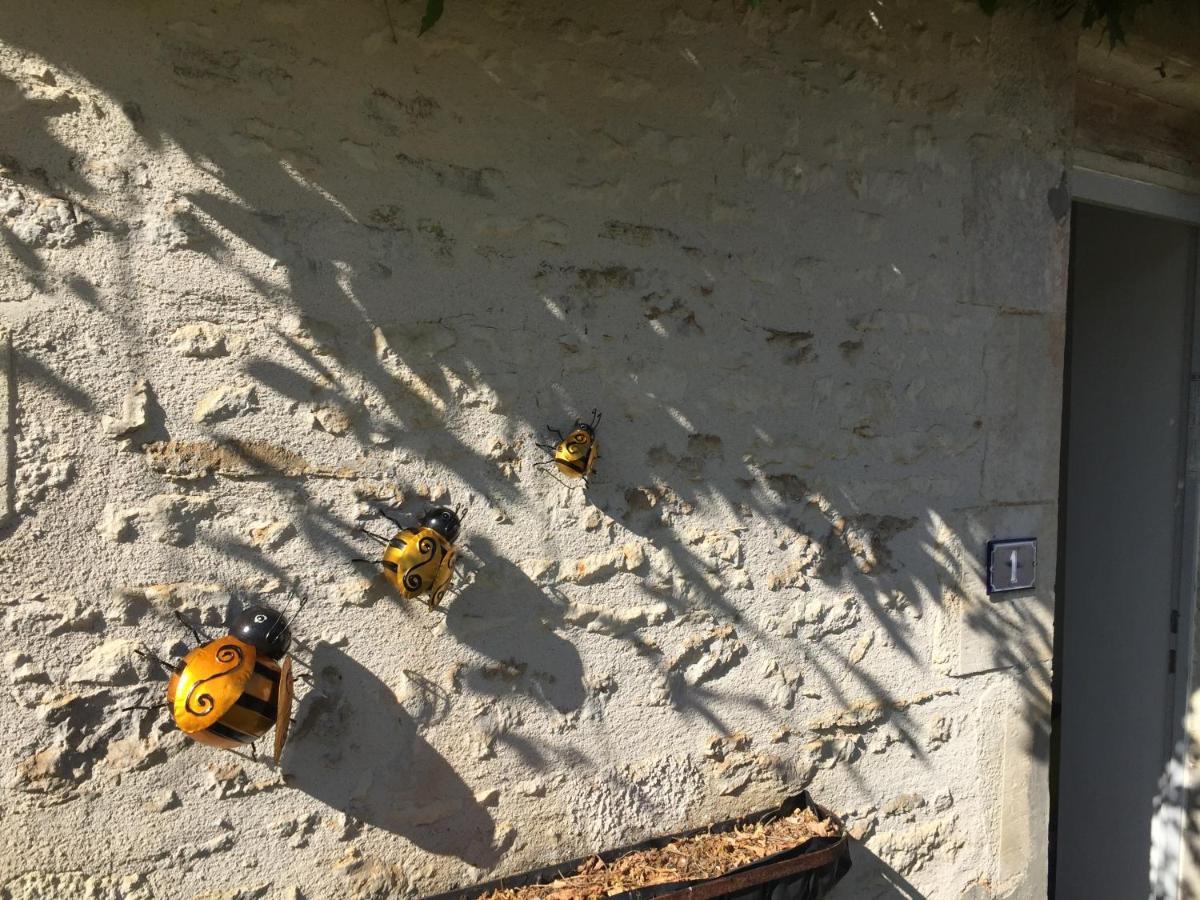 Le Gite Au Coin Des Abeilles La Caillère Exterior foto